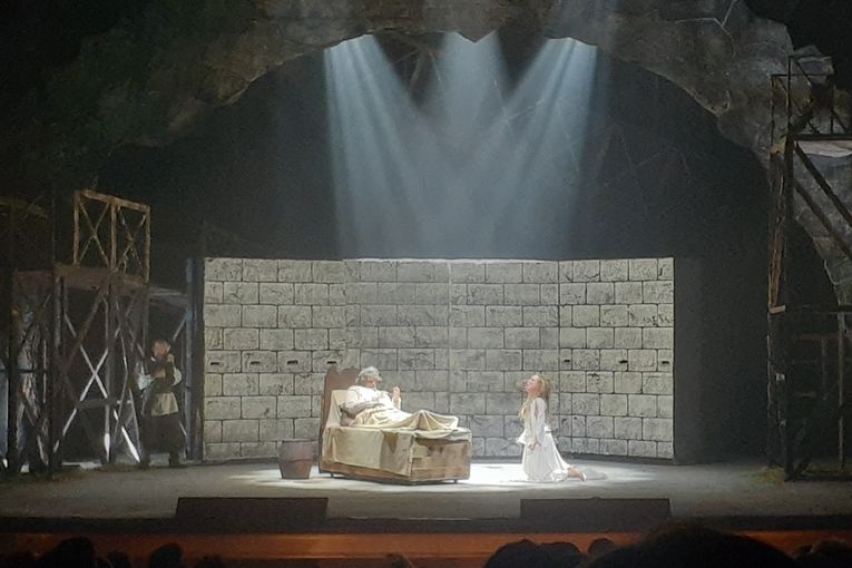 Reseña del musical “El hombre de la Mancha”, por Lilian Granados Virgüez