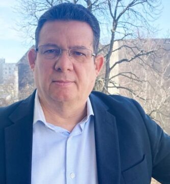 Amir Valle