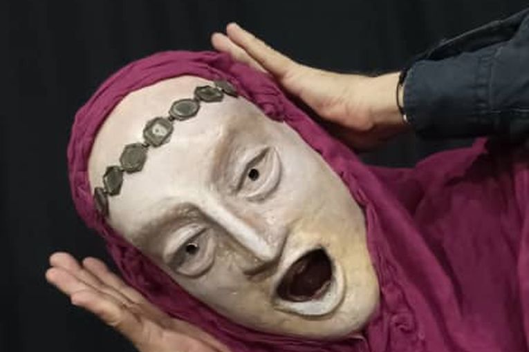 Performance “Máscaras parlantes”