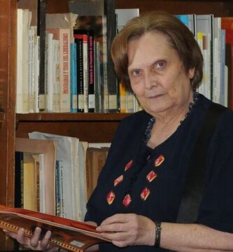 Carmiña Navia Velasco