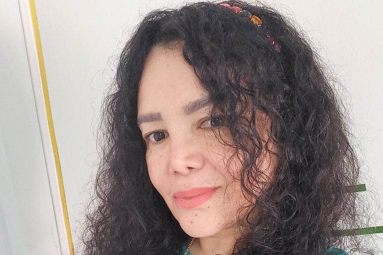 Su libro Historias en miniatura le da al lector relatos de esperanza Indira Geovana Bush Tapia, la escritura como consuelo
