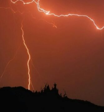 La poesía atraviesa al poeta como un rayo, por Rolando Gabrielli