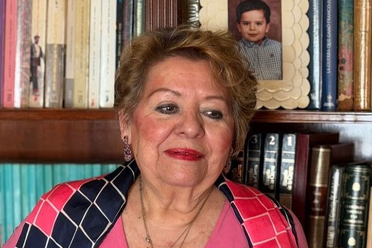 Su primera novela, Las ascuas, habla de la necesidad de reconstruirnos Teresa Gassó Bris y su defensa del amor maduro